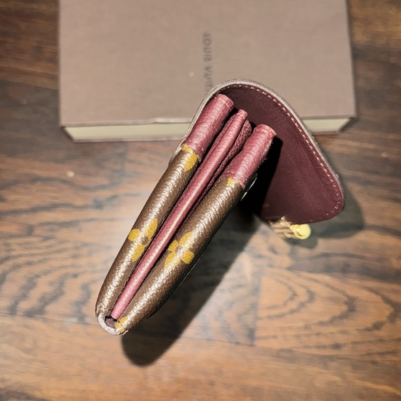 Louis Vuitton Brown Monogram Clutch with Gold Accent - Picture 5 of 11